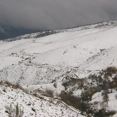 Pallozas Turisticas Ridicodias - A Pedra דירה