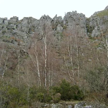 Pallozas Turisticas Ridicodias - A Pedra