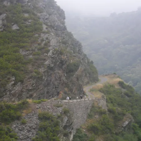 Pallozas Turisticas Ridicodias - A Pedra Matama